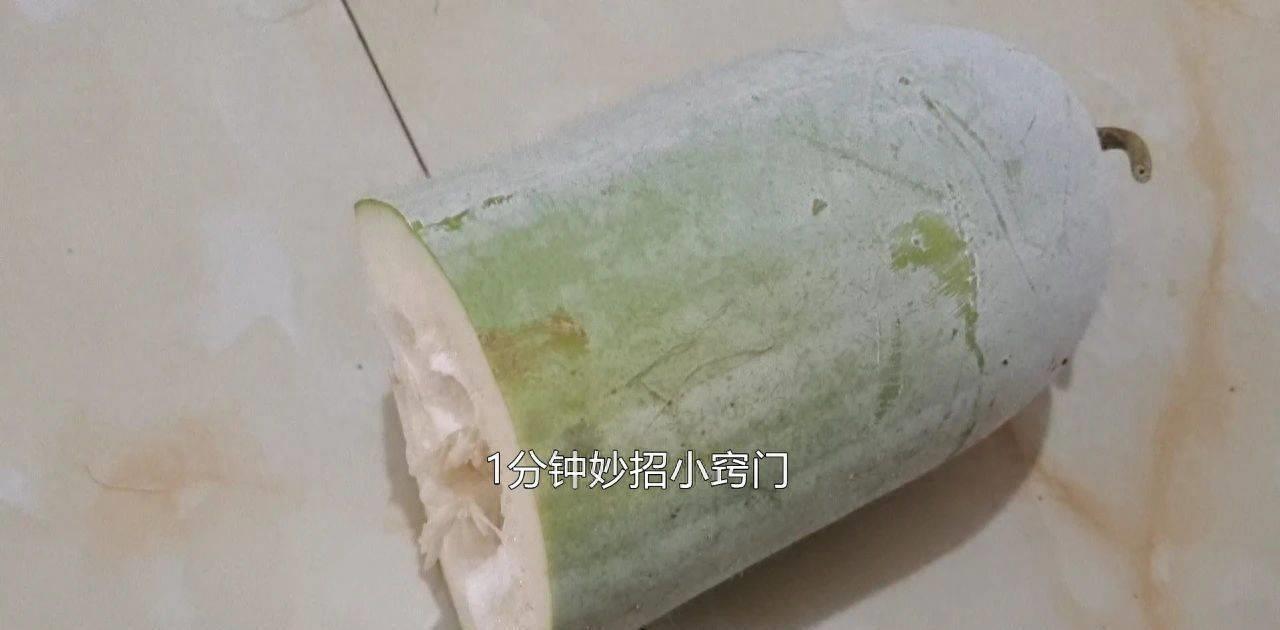 切开吃不完的冬瓜不要直接放冰箱，教你存放一个月还新鲜的好方法