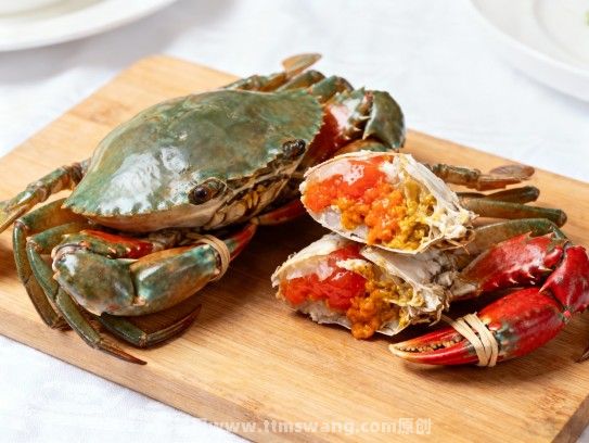 金秋至味，膏满黄肥，鲜活青蟹红膏蟹直发到家，开启舌尖盛宴